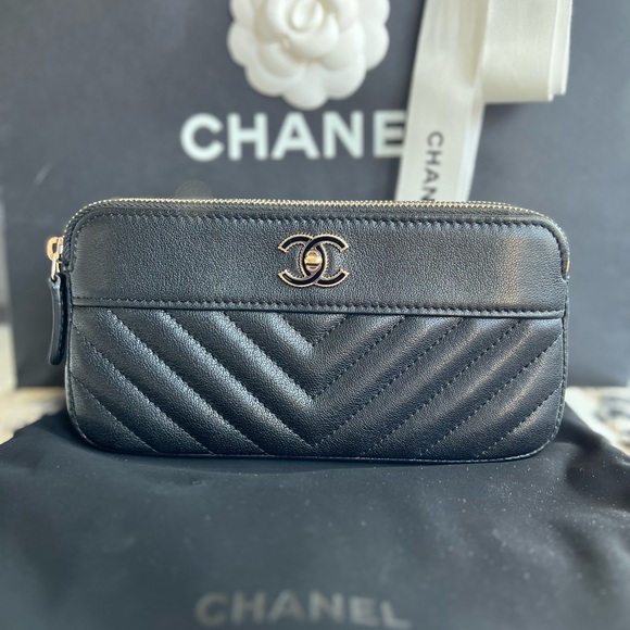 CHANEL MADMOISELLE VINTAGE CHEVRON DOUBLE ZIP PHONE HOLDER/CROSSBODY BAG - Picture 3 of 14